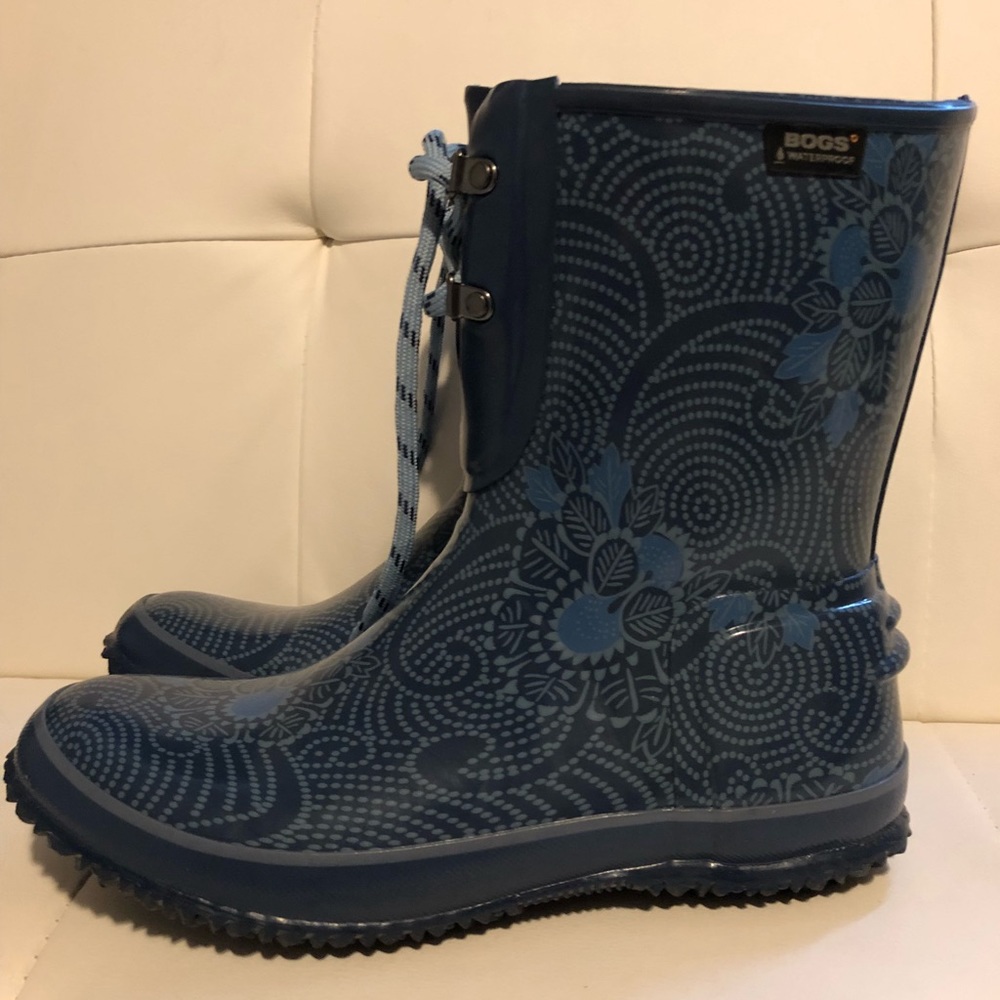 Blue Floral Bogs Rainboots (Size 10)